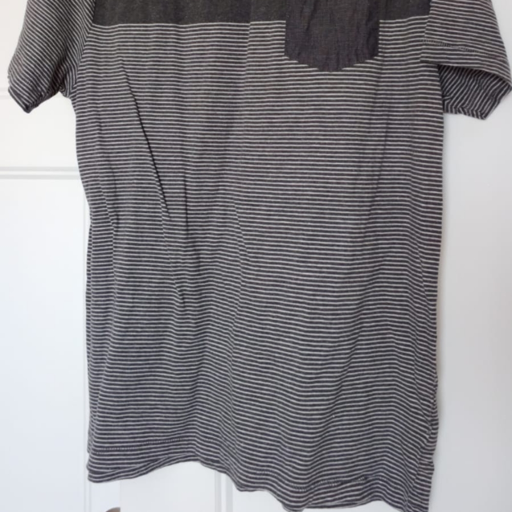 T-Shirt - Picture 2 of 2